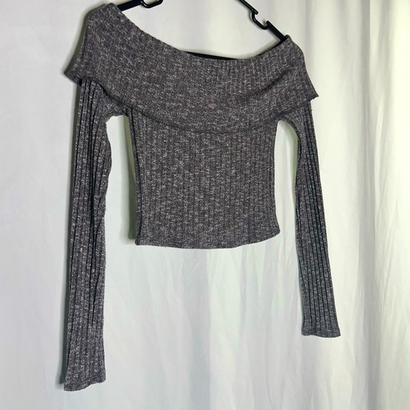 Urban Outfitters Off-Shoulder Sweater Gray Super Soft Double Layer Size Small - Picture 2 of 10